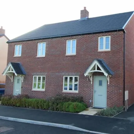 Buy this 3 bed duplex on Valley Close in Lutterworth, LE17 4FQ
