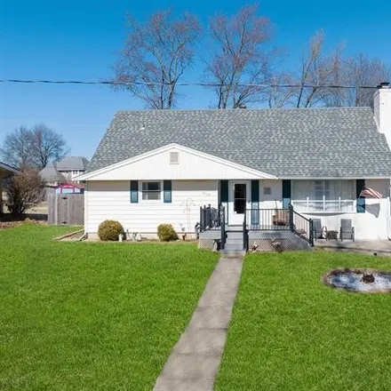 Buy this 4 bed house on 2444 Golf Drive in Sedalia, MO 65301