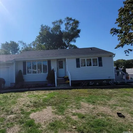 Buy this 3 bed house on 156 Westwood Drive in Islip, Brentwood