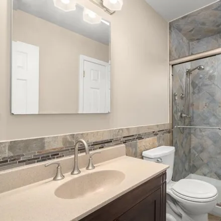 Image 5 - 245 Winchester Avenue, New York, NY 10312, USA - House for sale