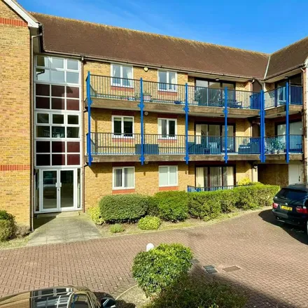 Rent this 2 bed apartment on The Crow's Nest in Belvedere Road, Burnham-on-Crouch