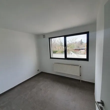Rent this 2 bed apartment on Sint-Martinusplein 2 in 2550 Kontich, Belgium