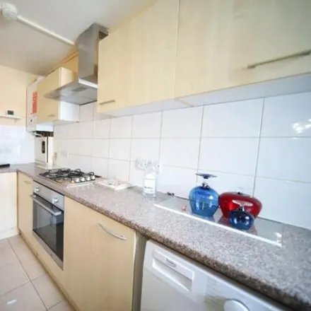 Image 3 - Pert Close, London, N10 2RY, United Kingdom - Apartment for sale