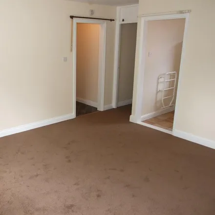 Image 3 - Queens Road, High Wycombe, HP13 6BE, United Kingdom - Apartment for rent