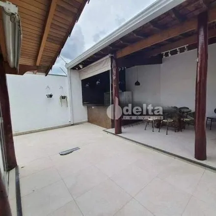 Buy this 3 bed house on Rua Ucrânia in Vigilato Pereira, Uberlândia - MG