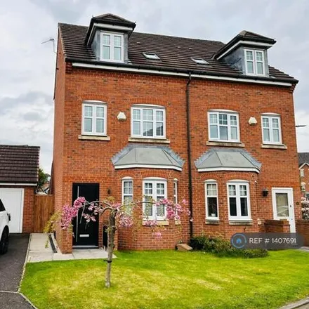 Rent this 3 bed duplex on Riding Close in Sale, M33 2ZP
