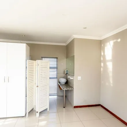 Image 6 - Lower Ridge Road, Bonnie Doon, East London, 5241, South Africa - Apartment for rent