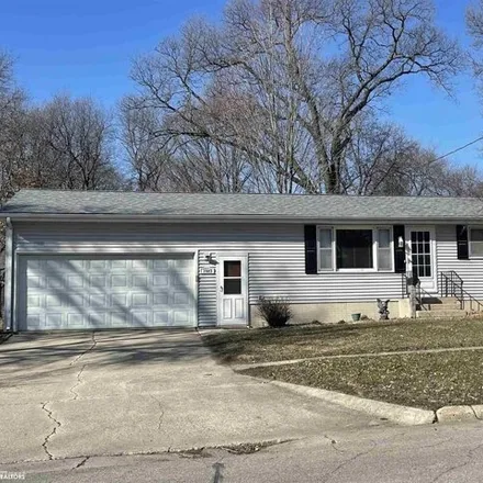 Image 1 - 1095 South 3rd Street, Clear Lake, IA 50428, USA - House for sale