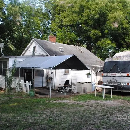 Buy this 2 bed house on 2603 Oakwood Avenue in Shady Brook, Kannapolis