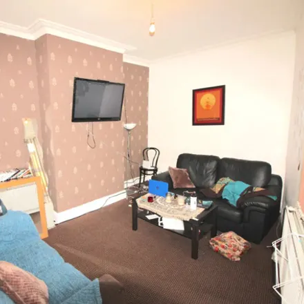 Rent this 3 bed townhouse on Royal Park Road in Leeds, LS6 1JT