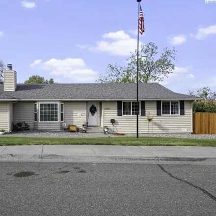 Buy this 3 bed house on 1202 West 15th Place in Kennewick, WA 99337