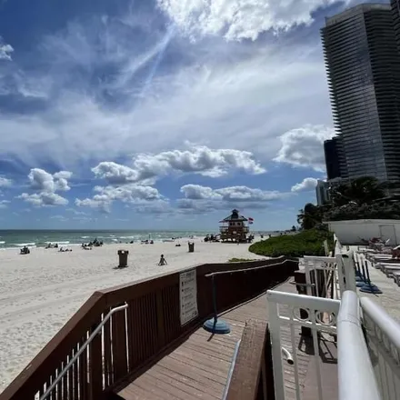 Image 5 - Sunny Isles Beach, FL - Apartment for rent