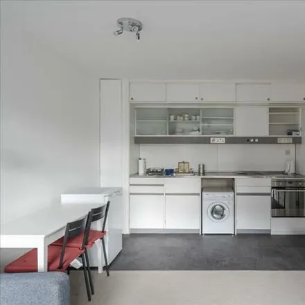 Image 3 - Ben Jonson House, Cromwell Place, Barbican, London, EC2Y 8NB, United Kingdom - Room for rent