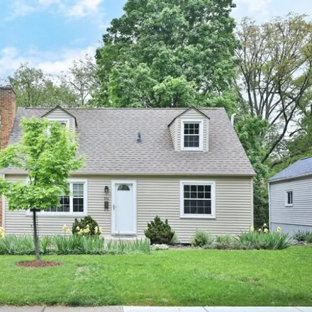 Buy this 4 bed house on Colonial Hills Elementary School in Greenwich Street, Worthington