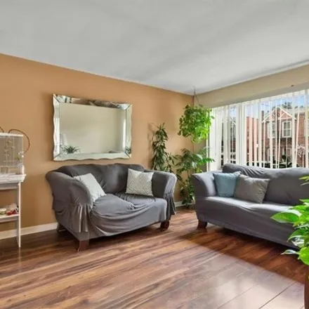 Image 7 - 1960 Chatterton Avenue, New York, NY 10472, USA - House for sale