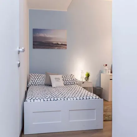 Rent this 11 bed room on Via Giulio Tarra 1 in 20125 Milan MI, Italy