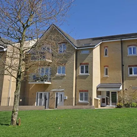 Rent this 2 bed apartment on Dove's Decorating Supplies in 44 Chaldon Road, Tandridge