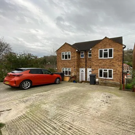 Rent this 4 bed duplex on Hylton Road in High Wycombe, HP12 4BZ