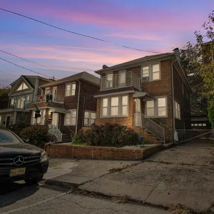 Buy this 3 bed house on 126 Hillcrest Road in Hudson Heights, North Bergen