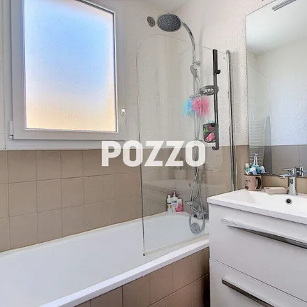 Image 6 - Pozzo, Rue Paul Poirier, 50400 Granville, France - Apartment for rent