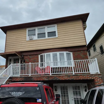 Rent this 3 bed duplex on 43 Isabella Avenue in Port Johnson, Bayonne