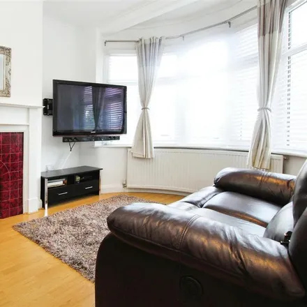 Image 5 - St Edmunds Road, London, N9 7PR, United Kingdom - Townhouse for rent