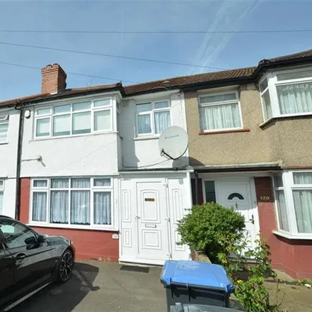 Rent this 3 bed townhouse on 134 Charlton Road in London, N9 8EX
