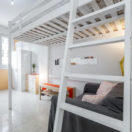 Rent this 4 bed room on Carrer del Rosselló in 134, 08001 Barcelona