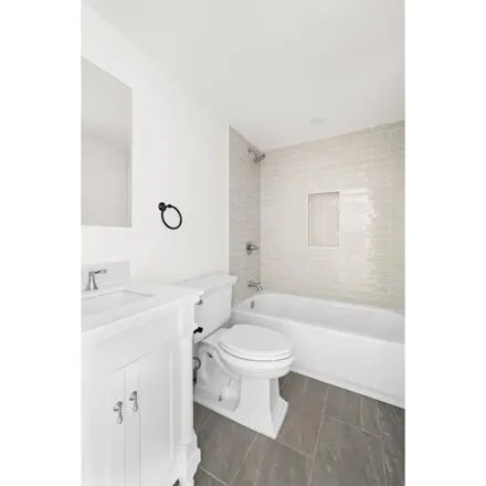 Image 5 - 579 Throop Avenue, New York, NY 11216, USA - Townhouse for rent