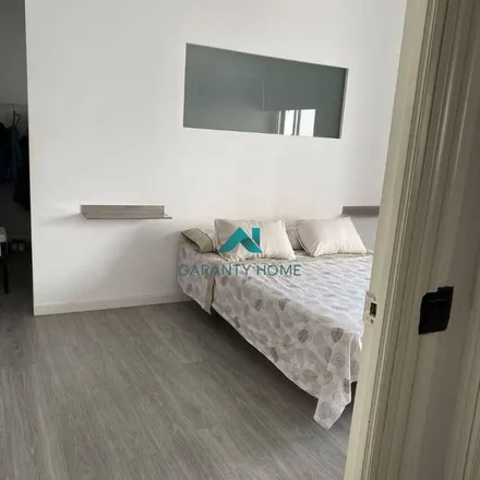 Image 3 - Ronda de Triana, 41080 Seville, Spain - Apartment for rent