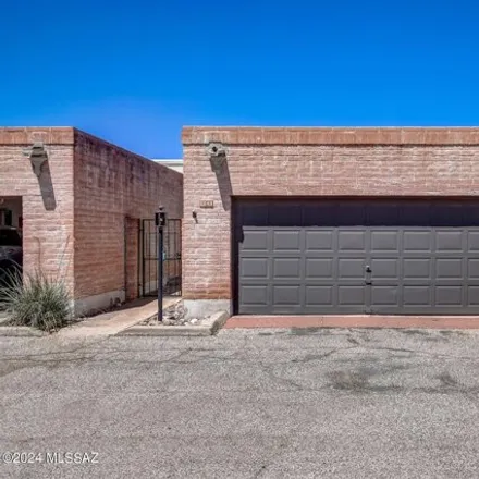 Buy this 2 bed house on 7501 Camino de Querabi in Tucson, AZ 85715