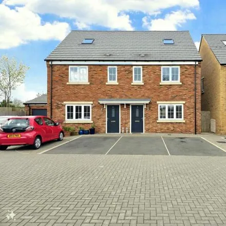 Buy this 4 bed duplex on Willow Brook in Daventry, NN11 4FU