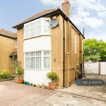Rent this 3 bed duplex on St Swithun Wells Catholic Primary School in Hunters Hill, London