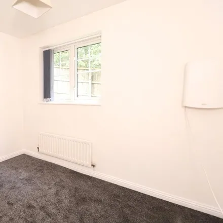 Image 6 - Aire Valley Towpath, Farsley, LS13 1NF, United Kingdom - Apartment for rent