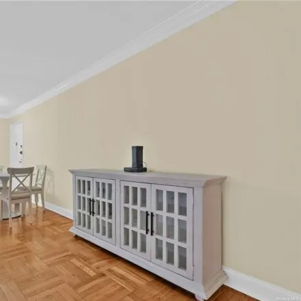 Image 5 - 140-21 31st Road, New York, NY 11354, USA - Apartment for sale