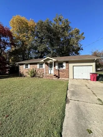Buy this 3 bed house on 2004 Oklahoma Street in Sikeston, MO 63801
