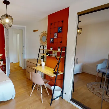 Rent this 5 bed room on 19 Allée de Chartres