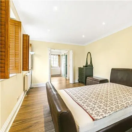 Image 6 - Dartmouth Place, London, W4 2RH, United Kingdom - House for sale