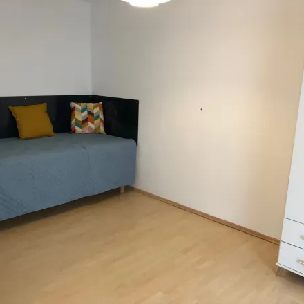 Rent this 2 bed apartment on Neukelsterbacher Straße 33a in 65451 Kelsterbach, Germany