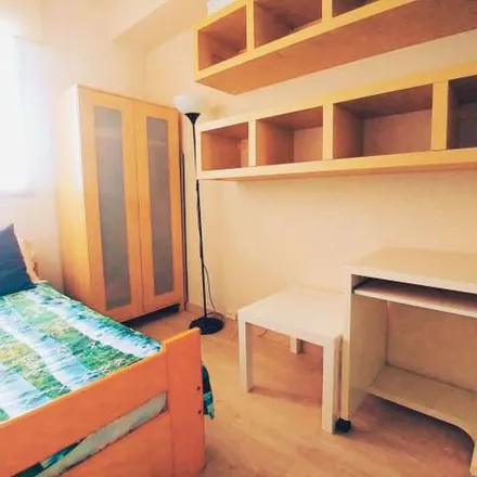 Image 3 - Carrer de Ramón y Cajal, 142, 08024 Barcelona, Spain - Apartment for rent