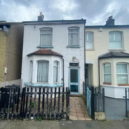 Buy this 2 bed duplex on Cresswell Road in London, SE25 4LS