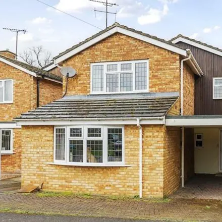 Buy this 3 bed house on Sharp's Close in Waddesdon, HP18 0LZ