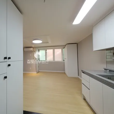 Rent this studio apartment on 서울특별시 강남구 역삼동 778-41