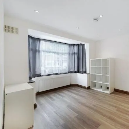 Image 6 - Salmons Road, London, N9 7JS, United Kingdom - Townhouse for rent