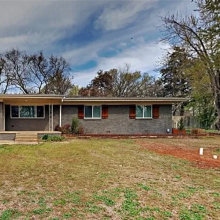 Rent this 3 bed house on 1388 East Covell Road in Edmond, OK 73034