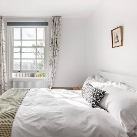 Rent this 2 bed apartment on Bristol Cathedral in College Green, Bristol