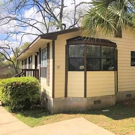 Rent this 3 bed house on 711 Dover Street in Tallahassee, FL 32304