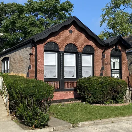 Buy this 2 bed house on 9728 South Sangamon Street in Chicago, IL 60643