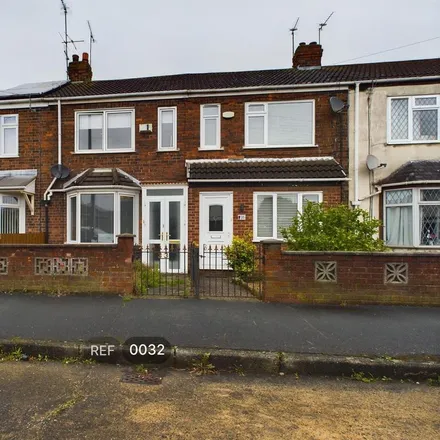 Rent this 2 bed townhouse on Kathleen Road in Hull, HU8 8DT