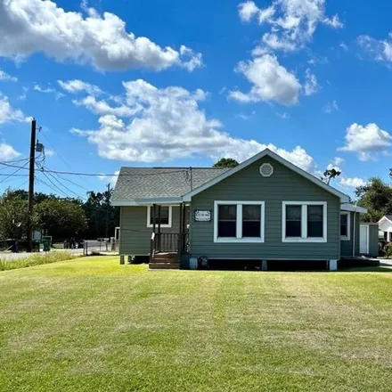 Buy this 2 bed house on 112 West 119th Street in Lafourche Parish, LA 70345